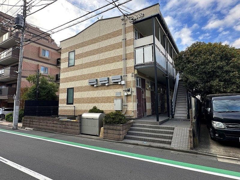 Main exterior of leopalace Wisteria Hirai III