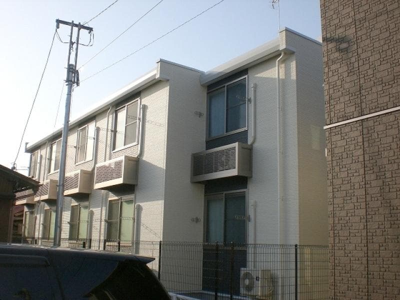 Main exterior of LEONEXT Elrazo