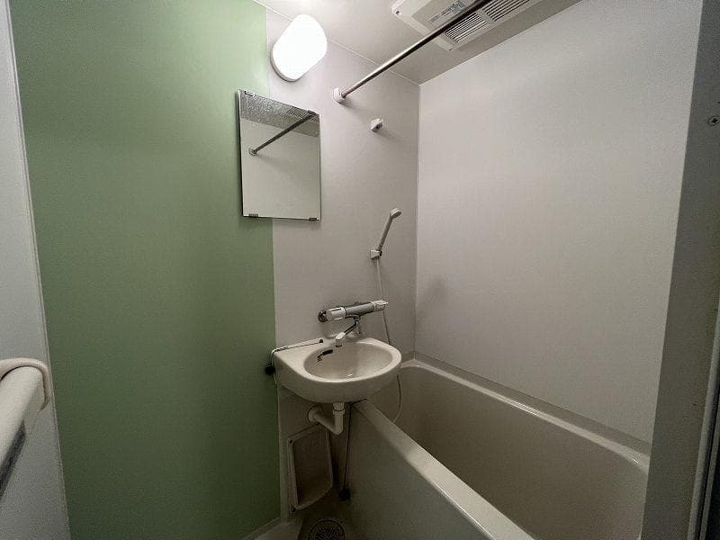Room image 8
