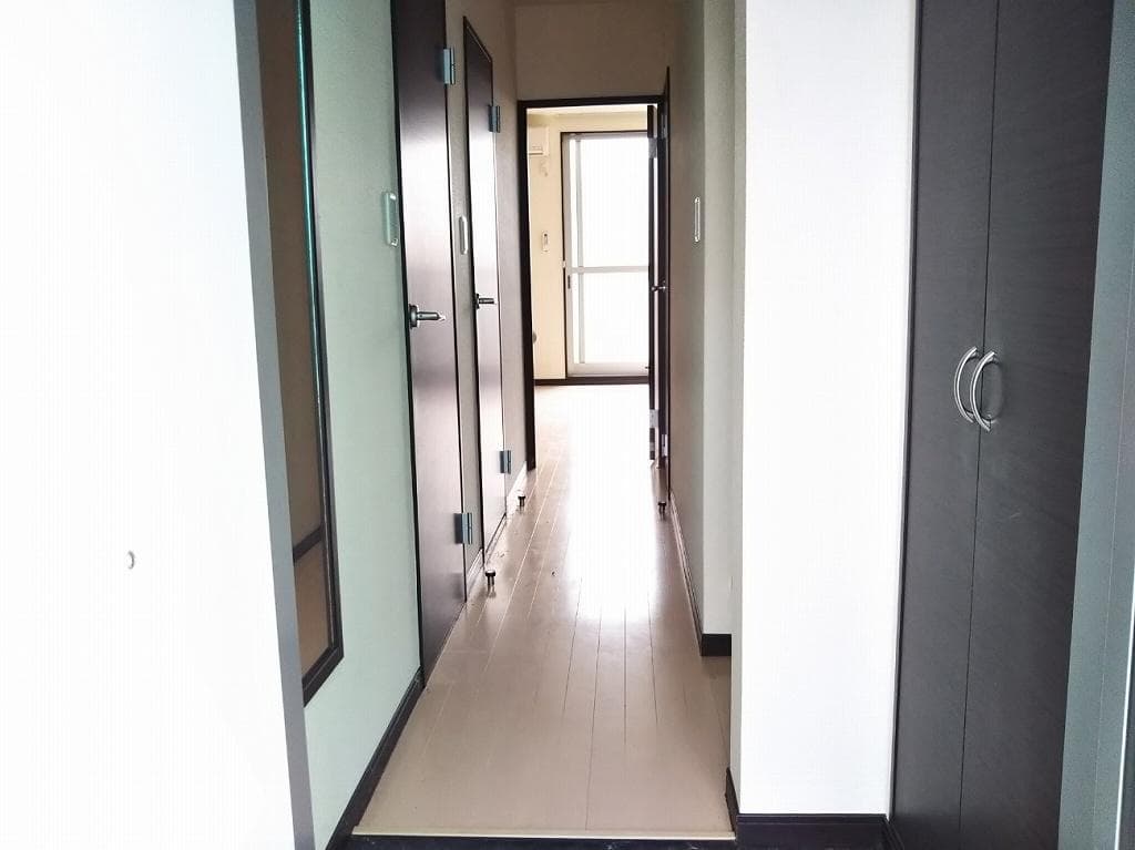 Preview interior of LEONEXT Mint