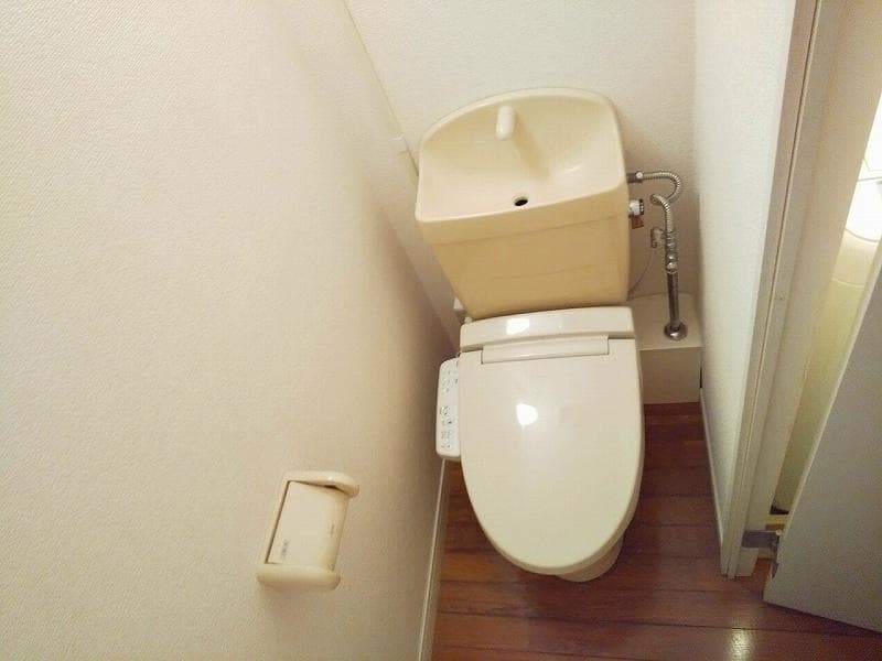 Room image 8