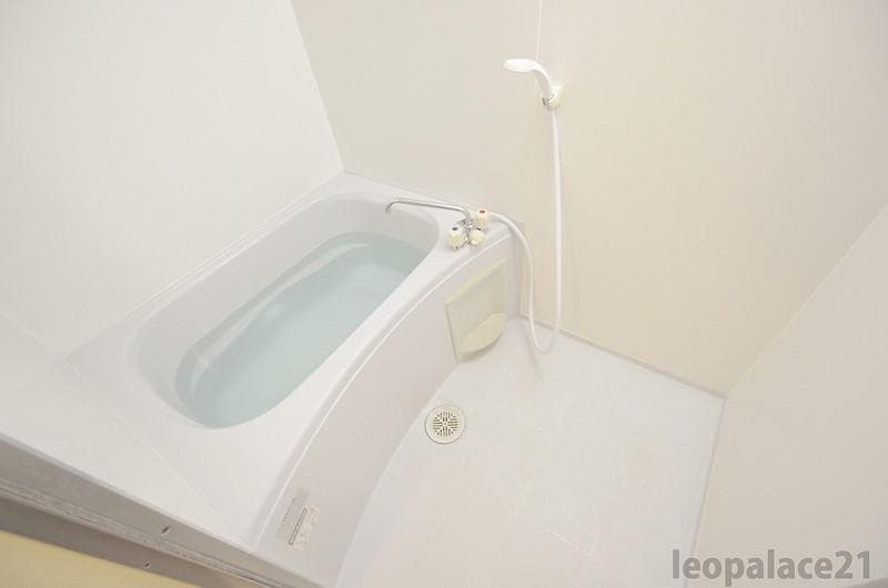 Room image 8