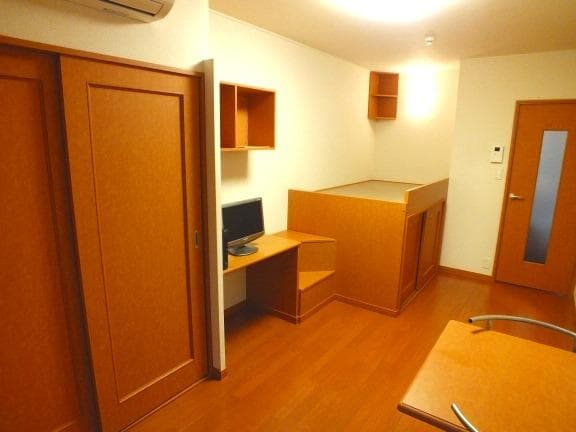 Room image 12