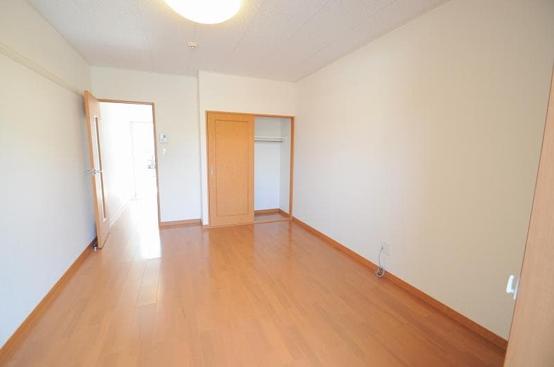 Preview interior of leopalace Mac House