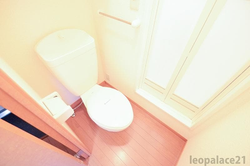 Room image 8