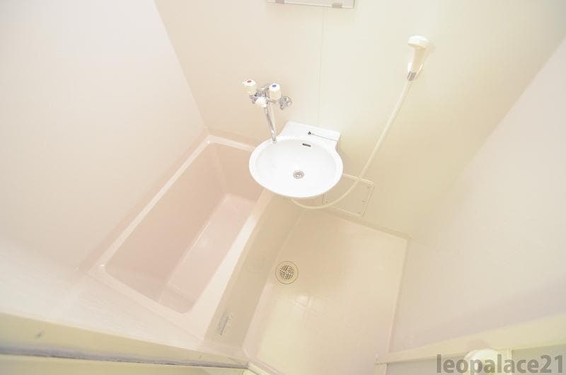 Room image 12