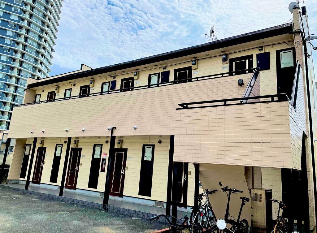 Main exterior of leopalace Morooka