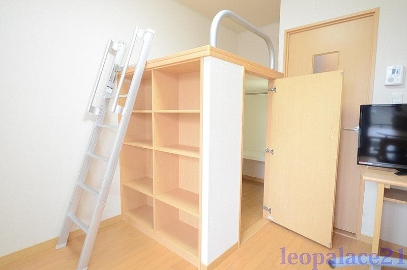 Room image 8