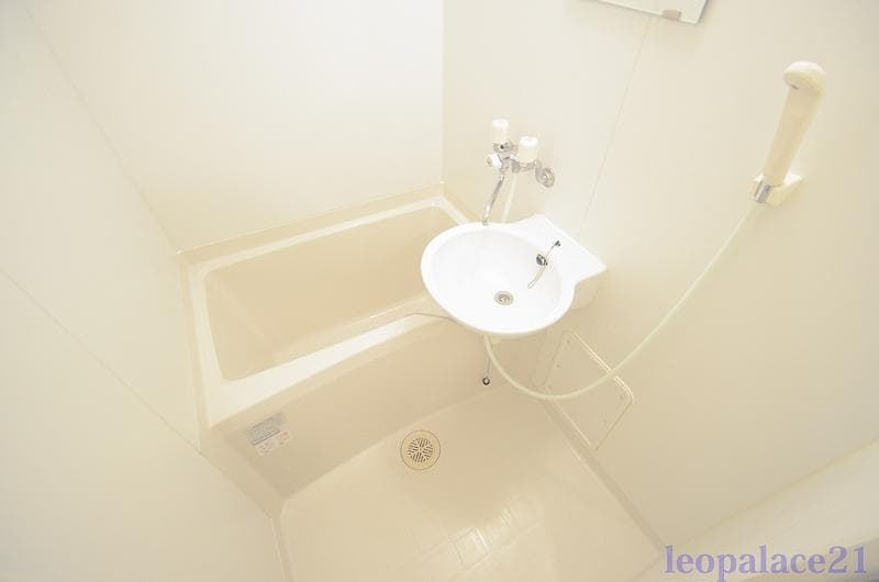 Room image 9