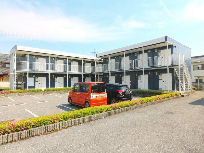 Main exterior of leopalace Takamiya A