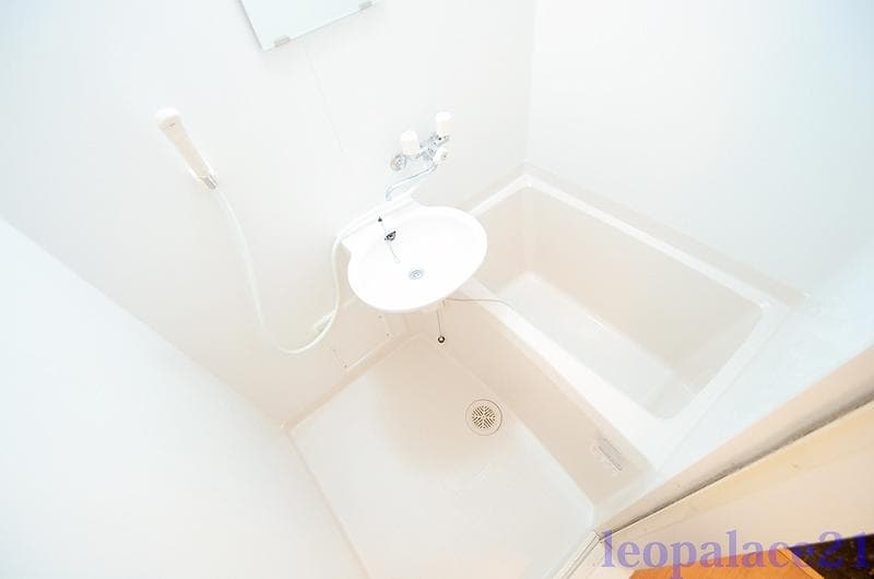 Room image 12