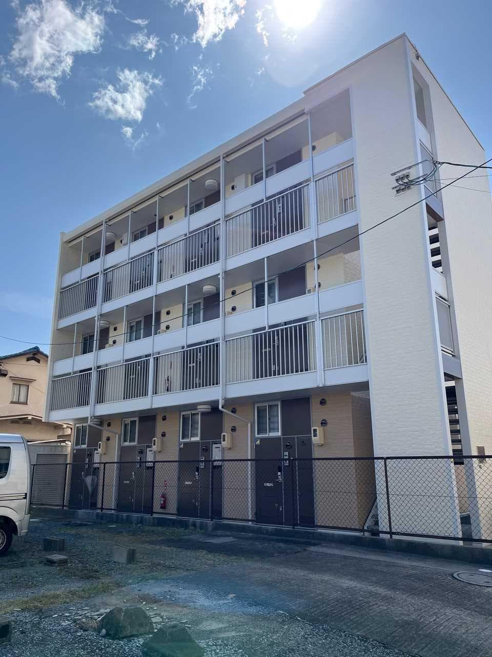 Main exterior of leopalace Legame Sumiyoshi