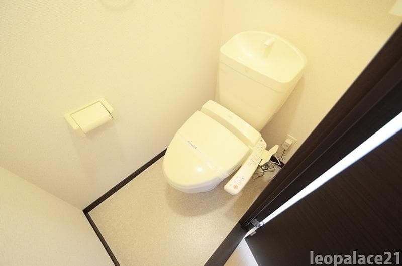 Room image 8
