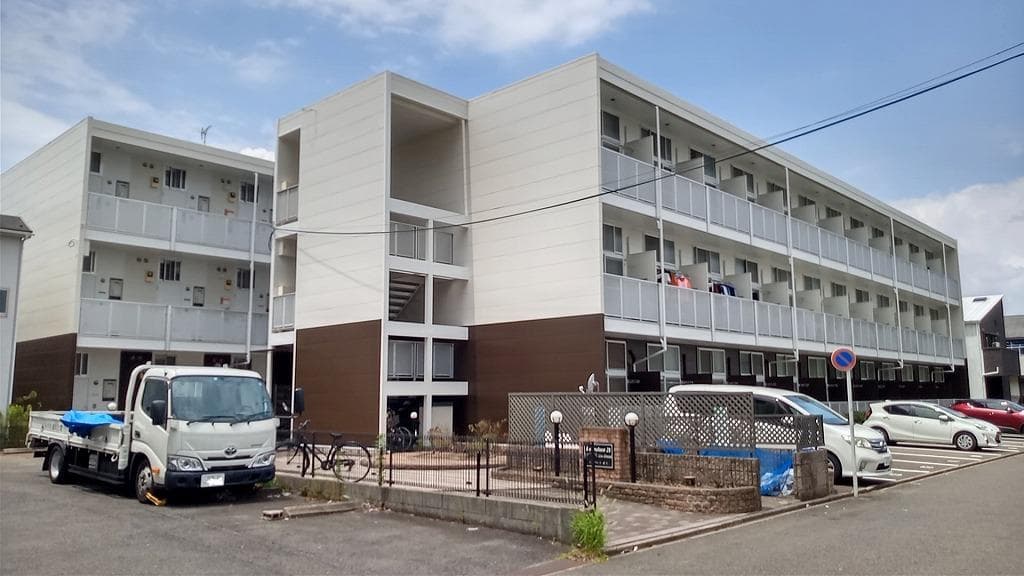 Main exterior of leopalace Fuji