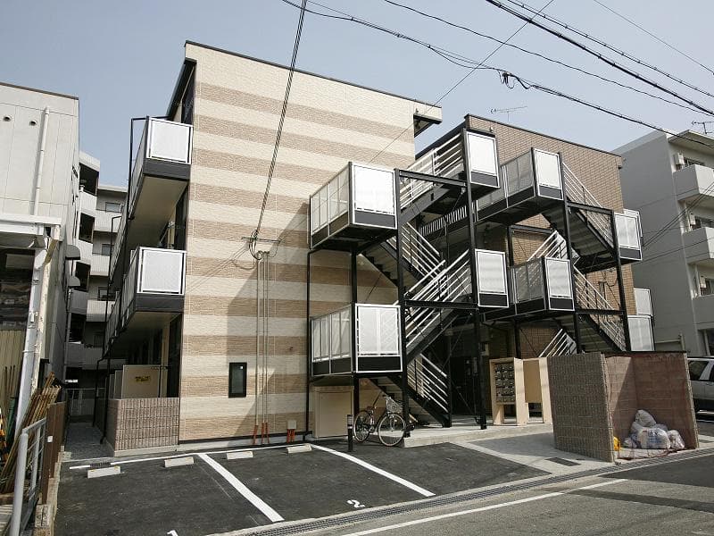 Main exterior of leopalace Shinzaike