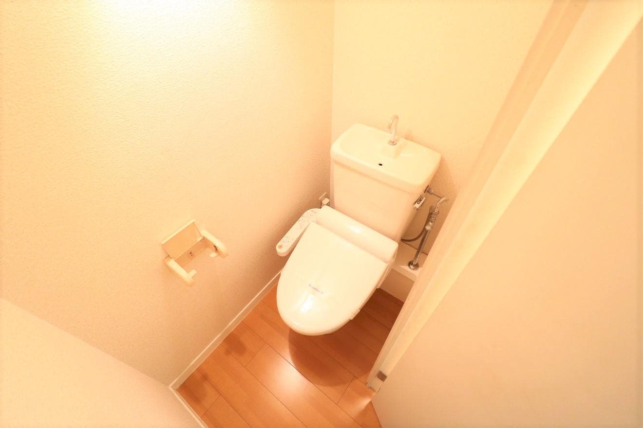 Room image 15