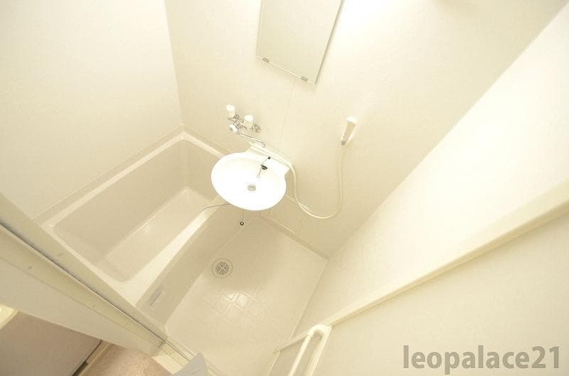 Room image 12