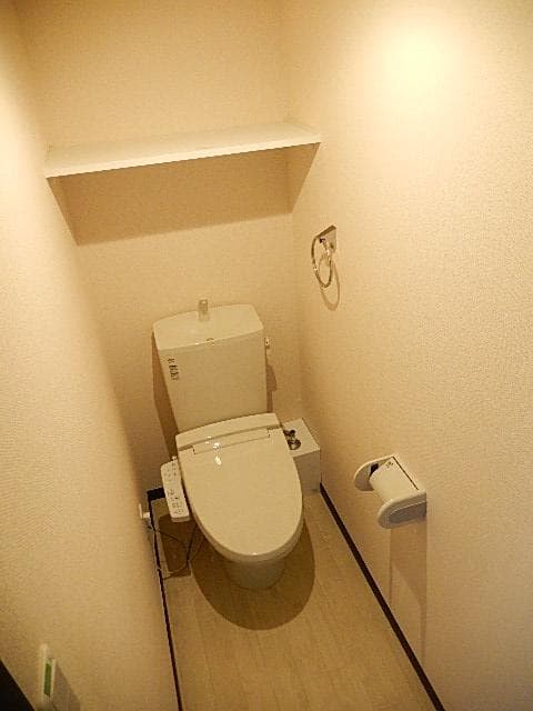 Room image 8
