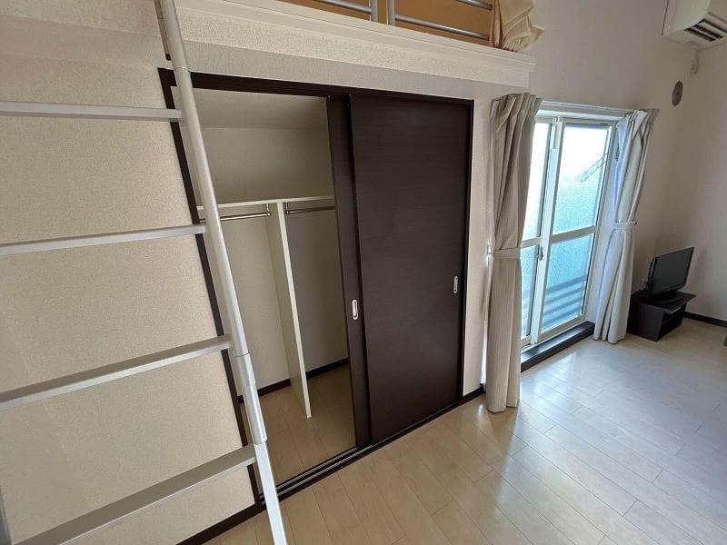 Room image 9