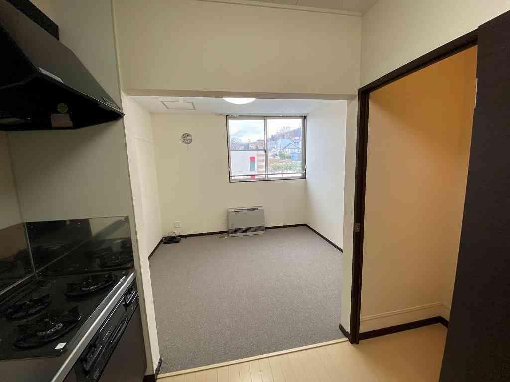 Preview interior of LEONEXT Yours Wakatake