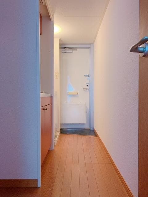 Room image 8
