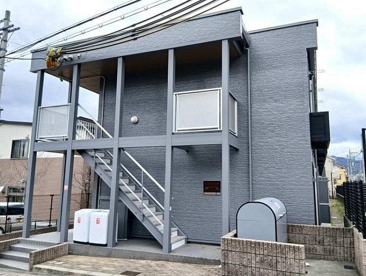 Main exterior of leopalace Oyake