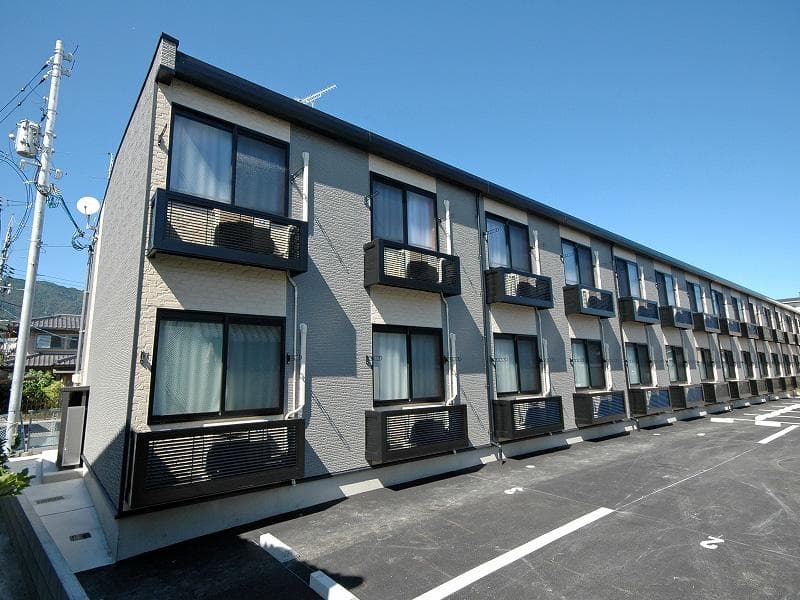 Main exterior of leopalace Miyake