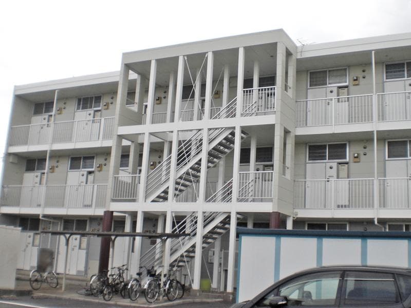 Main exterior of leopalace Miura