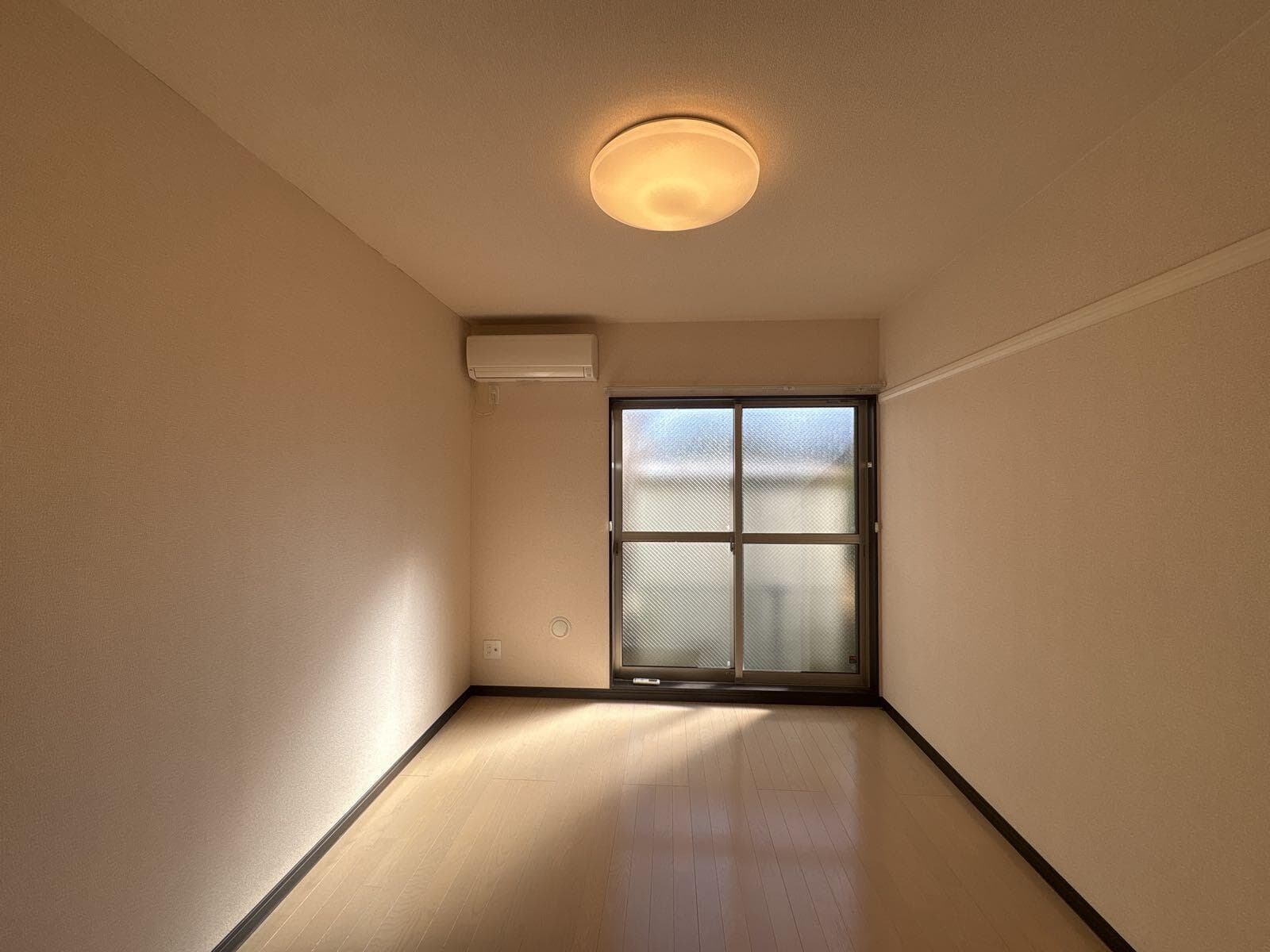 Preview interior of LEONEXT Gemare Oami