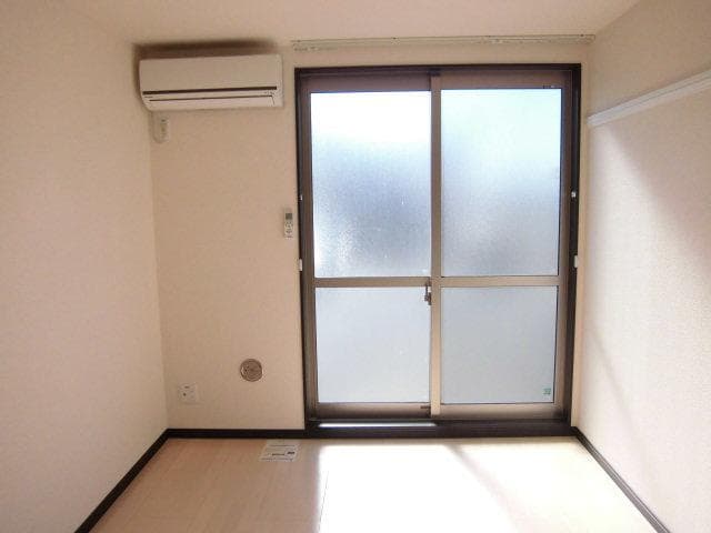 Room image 15