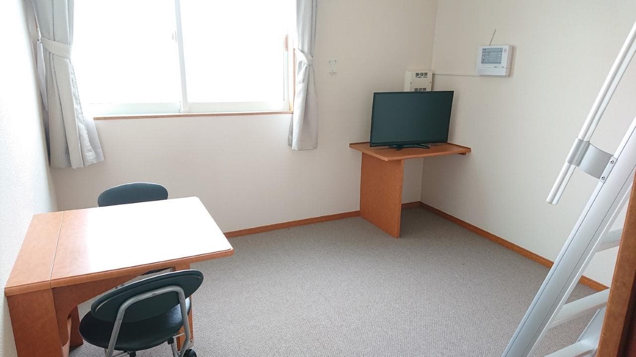 Room image 8