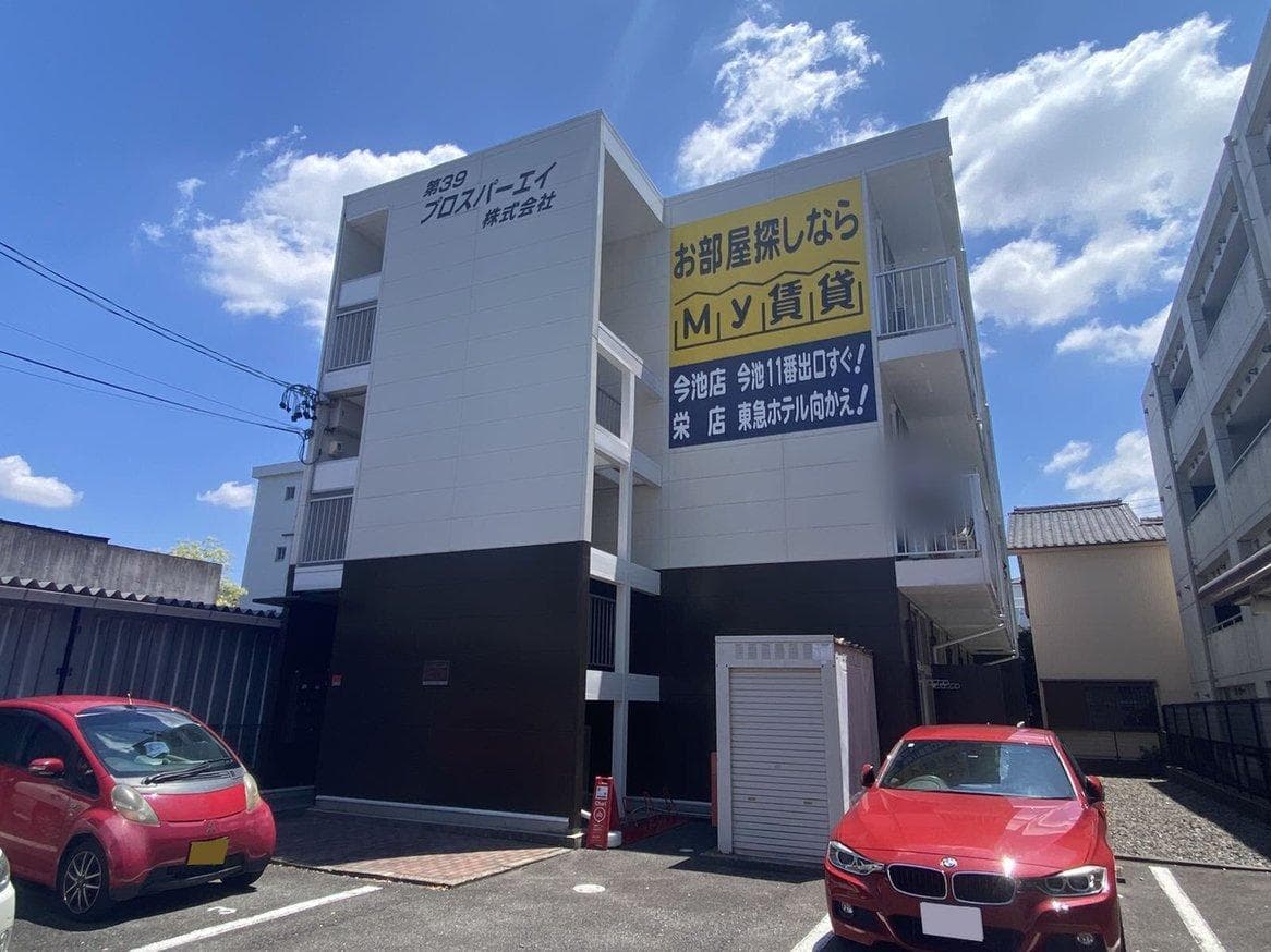 Main exterior of leopalace Mitsuba