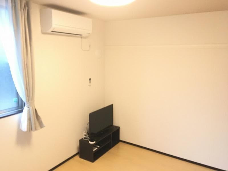 Room image 11