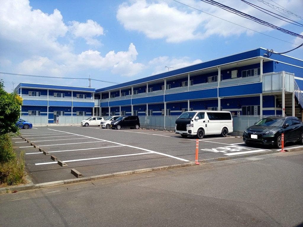 Main exterior of LEONEXT Izumi