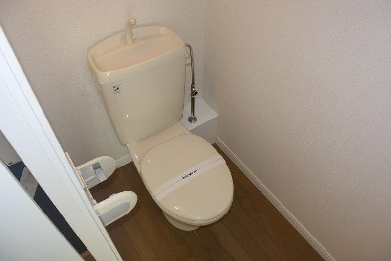 Room image 8