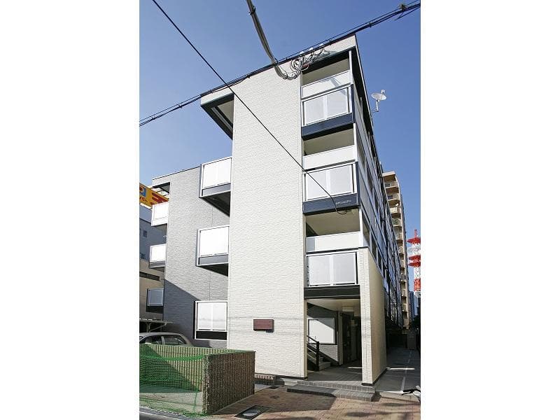 Main exterior of leopalace Fuji II