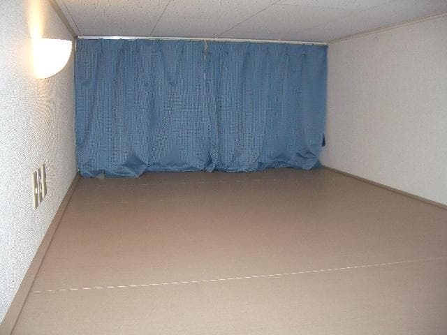 Room image 15