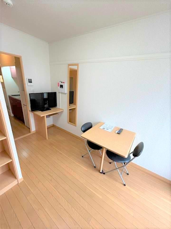 Room image 8