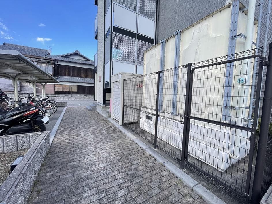 Room image 12