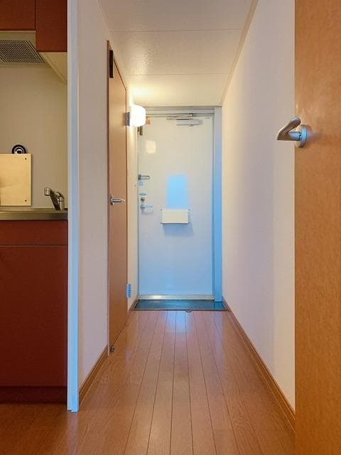 Room image 8