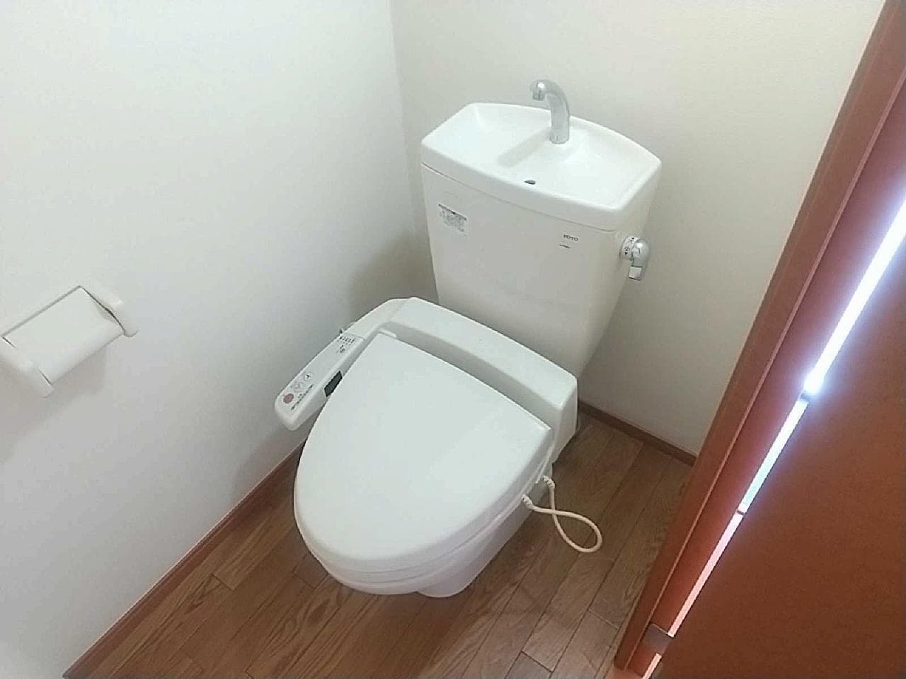 Room image 8