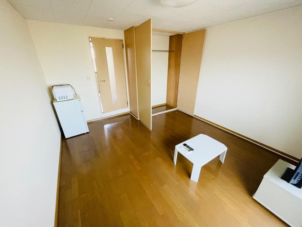 Room image 8