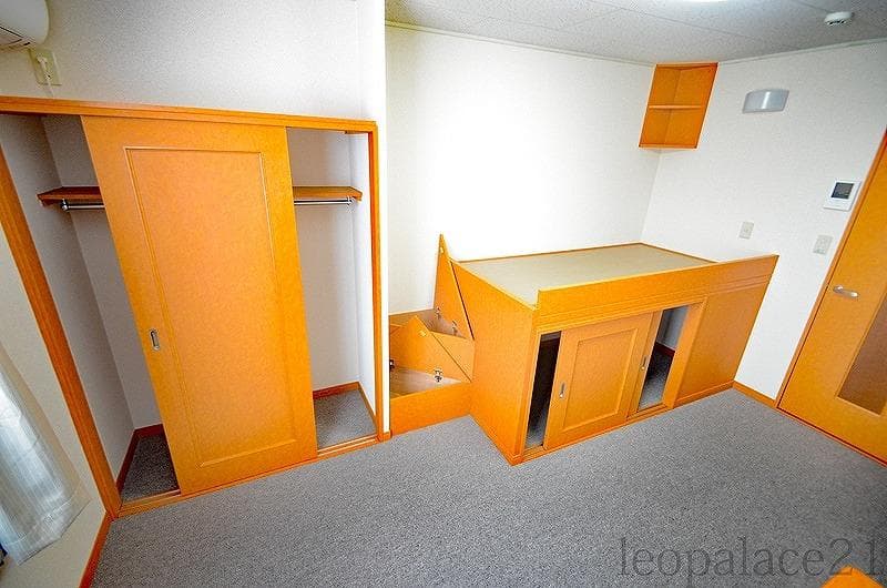 Room image 8