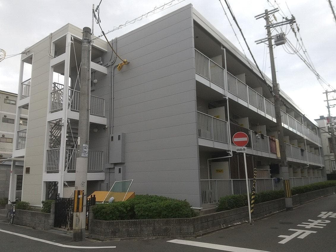 Main exterior of leopalace Three Arrows