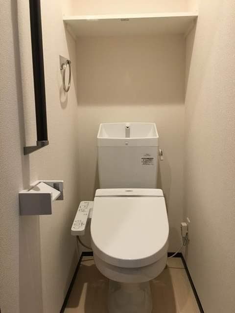 Room image 8