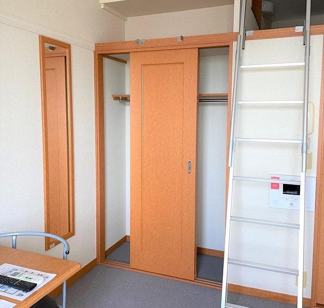 Room image 8