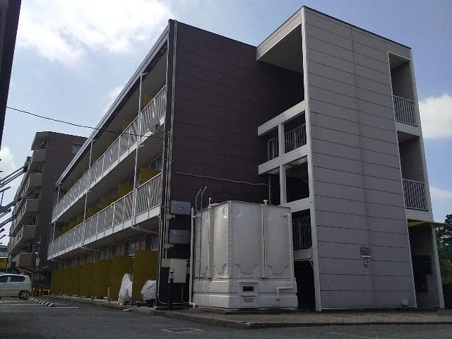 Main exterior of leopalace Eru 2001