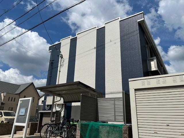 Main exterior of LEONEXT Maruhachi