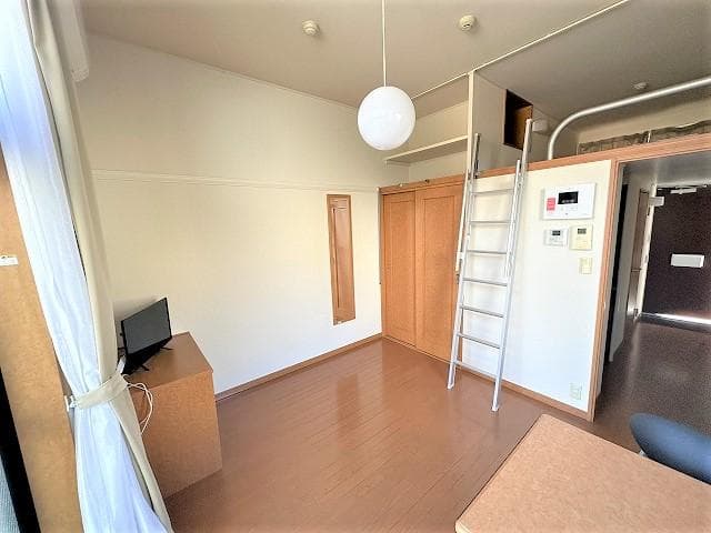 Room image 11