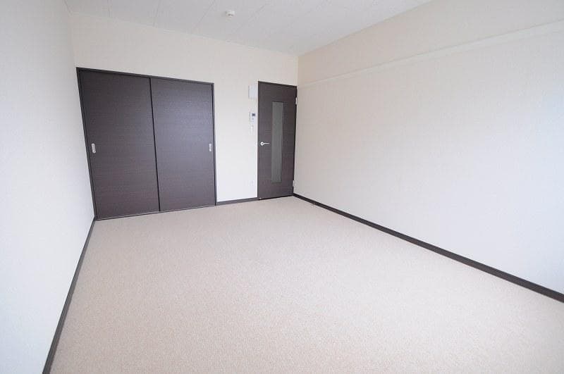 Preview interior of LEONEXT Charmant III